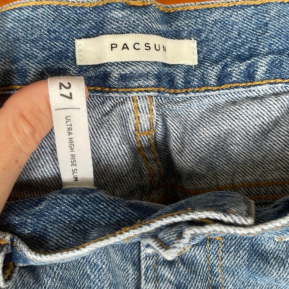 PacSun // Button fly // High Rise Boyfriend Jeans - Picture 3 of 3